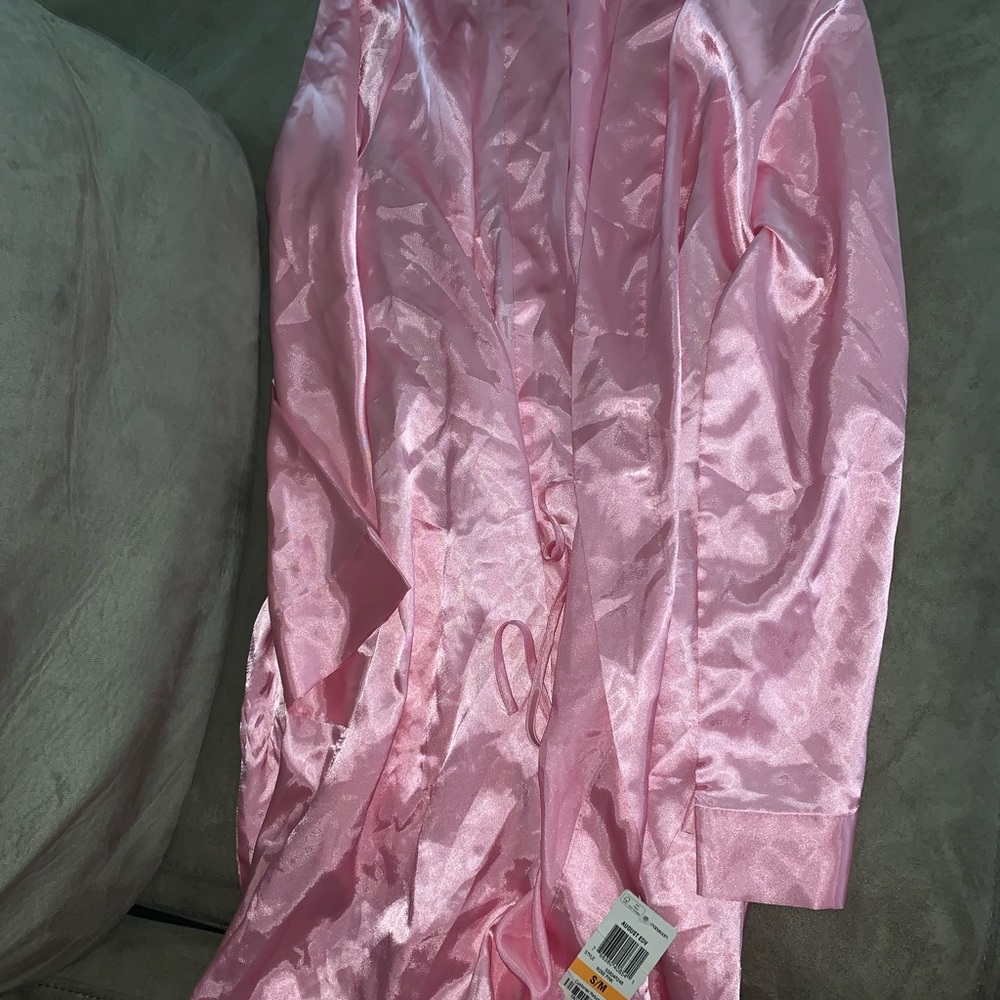 NWT SLIP AND ROBE - Picture 2 of 2